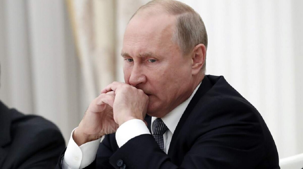 "Сидів на підлозі і плакав": у Путіна стався нервовий зрив після заміни ліків – Mirror